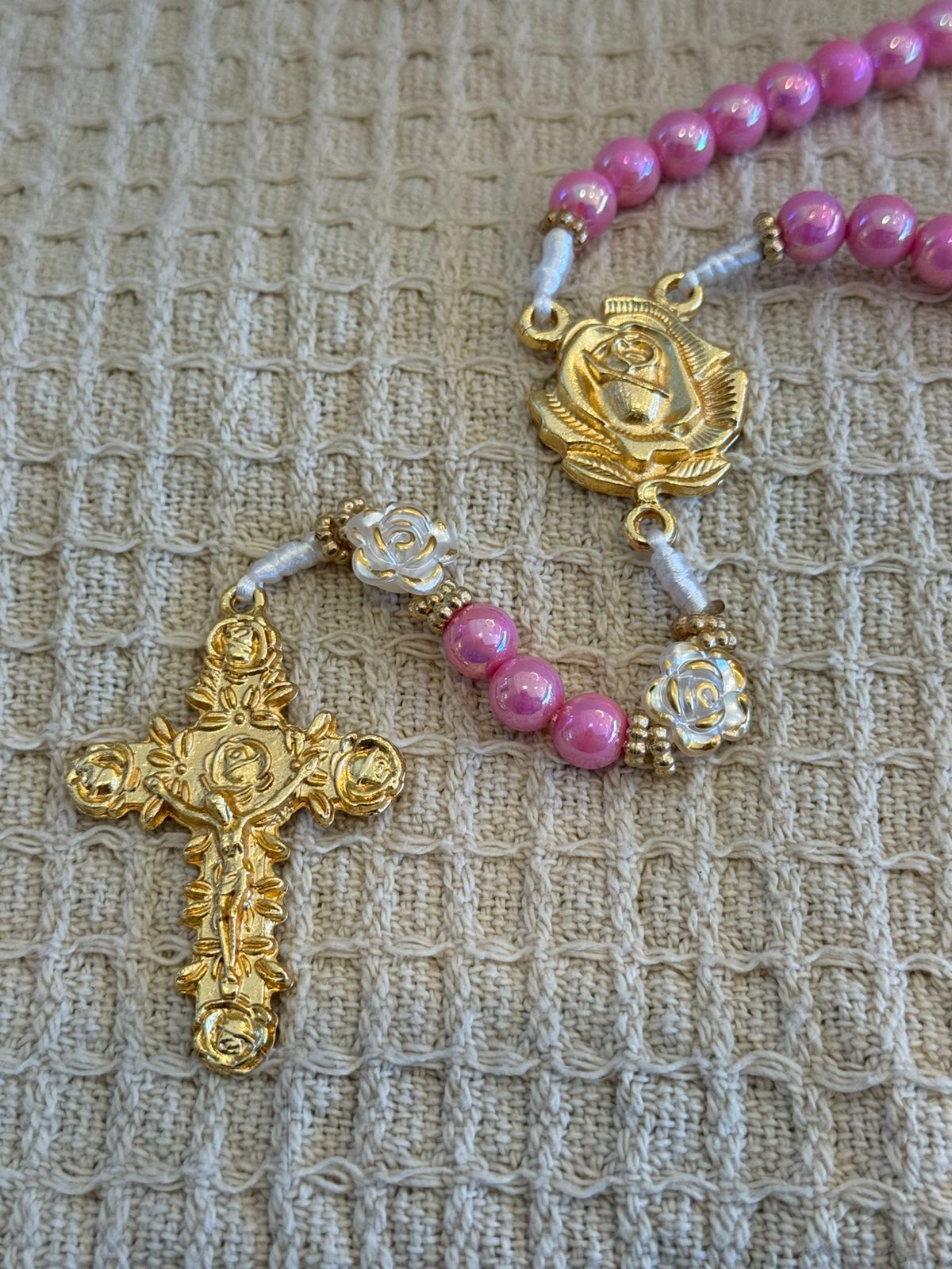 Terço Sta. Terezinha Rosa Perolado com Flores